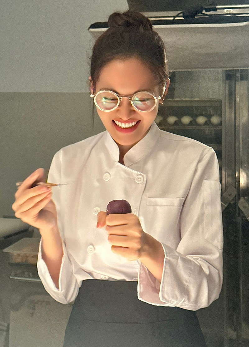 Vai diễn mới của Thùy Anh là Phương Ly, cô gái trẻ thừa hưởng năng khiếu làm bánh từ mẹ. Dù vậy, cô không muốn nối nghiệp gia đình, quyết tâm ra ngoài lập nghiệp. Nhưng với tính cách thẳng thắn, không chịu khuất phục trước những drama công sở, cô không thể gắn bó được công ty nào lâu dài. Sau cùng, Phương Ly vẫn trở về với vị trí cô thợ bánh đúng như ý muốn phụ huynh.