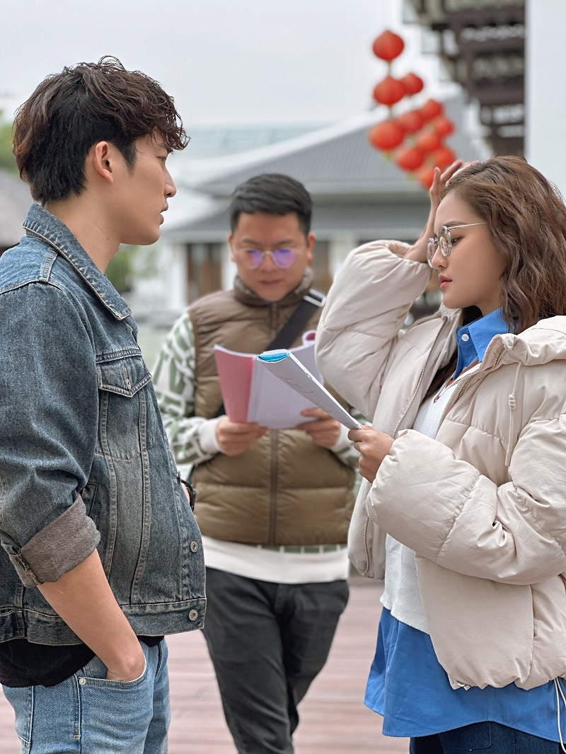 Tạm thời muốn giữ bí mật về mối quan hệ với hai bạn diễn trong phim mới, Thùy Anh chỉ úp mở đây hứa hẹn là sự kết hợp thú vị với nhiều tình huống, khoảnh khắc đáng nhớ của bộ ba, từ trên phim đến hậu trường.