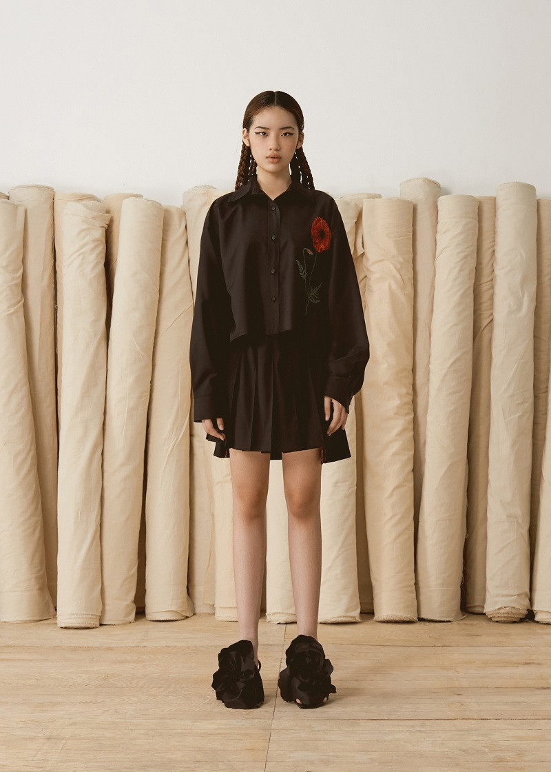 Cùng với Hoa hậu Huỳnh Thị Thanh Thủy, hot teen Bảo Hà cũng làm mẫu cho bộ sưu tập của Công Trí.