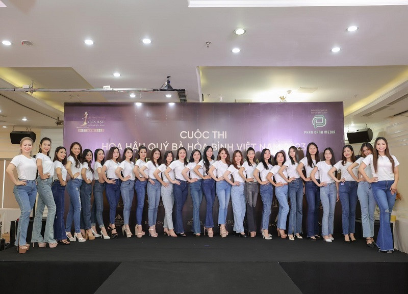 Hoa hau Phan Kim Oanh truyen lua cho thi sinh Mrs Grand Vietnam 2023-Hinh-3