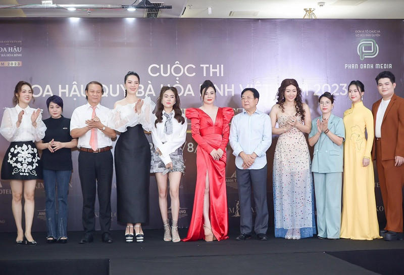 Hoa hau Phan Kim Oanh truyen lua cho thi sinh Mrs Grand Vietnam 2023-Hinh-6