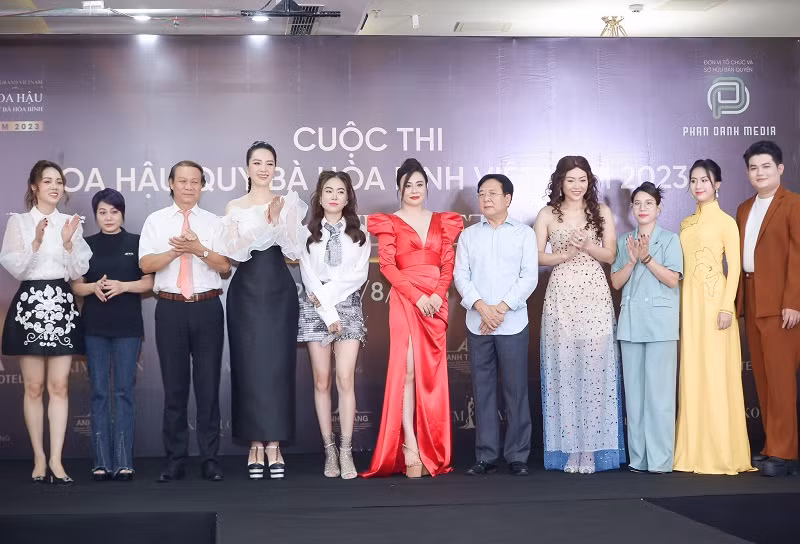 Hoa hau Phan Kim Oanh truyen lua cho thi sinh Mrs Grand Vietnam 2023-Hinh-6