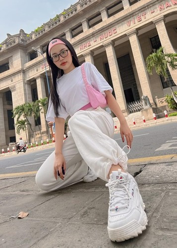 Vài năm trở lại đây, Phương Mỹ Chi đầu tư loạt hàng hiệu cho bản thân. Nhờ vậy, gu thời trang của chị Bảy ngày càng sang chảnh. Ảnh: FBNV