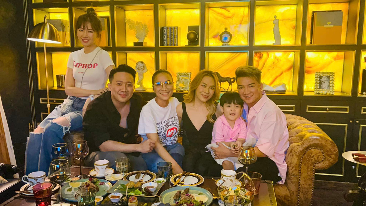 Trước đó, Đàm Vĩnh Hưng giữ kín hình ảnh, thông tin về bé. Nam ca sĩ tiết lộ, từ khi có con trai anh thay đổi rất nhiều.