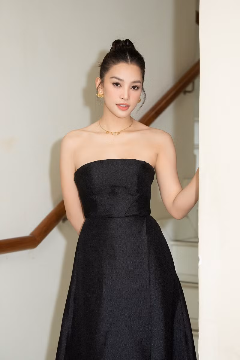 Ngày 7/5, Hoa hậu Tiểu Vy đã tham gia buổi sơ khảo lần 2 của Miss World Vietnam 2023. Xuất hiện tại sự kiện, nàng hậu khoe nhan sắc rạng rỡ.