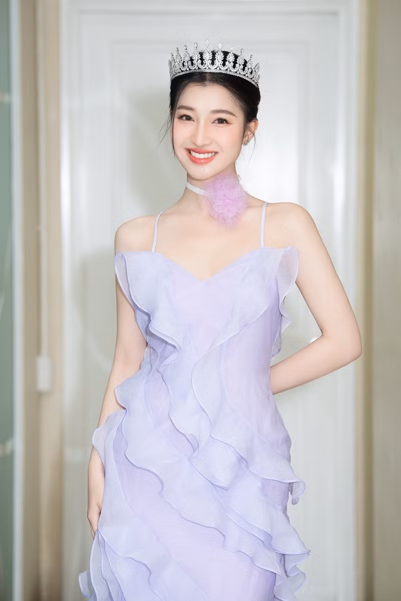 Á hậu Phương Nhi gây thương nhớ với nhan sắc trong trẻo, cuốn hút.