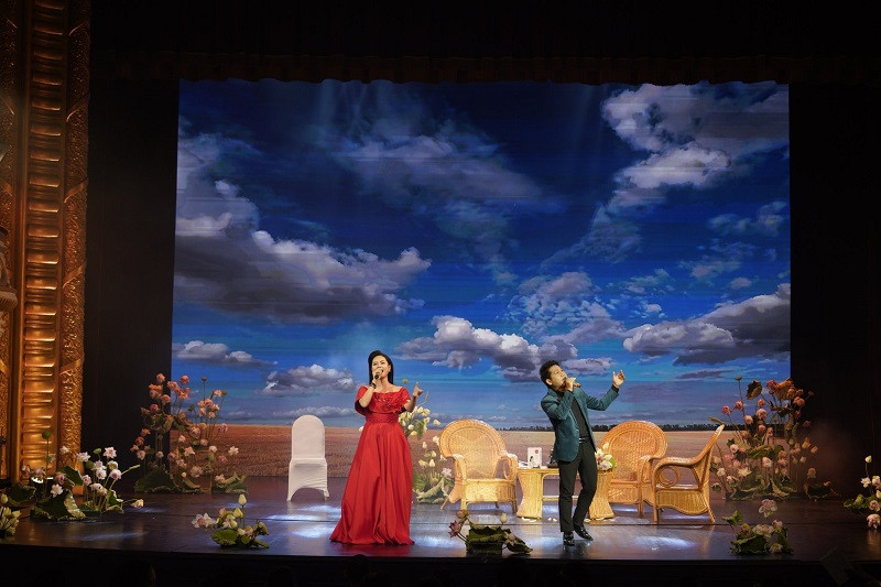 Trong Tan “chay het minh” trong dem nhac “Song nhu bong phao hoa