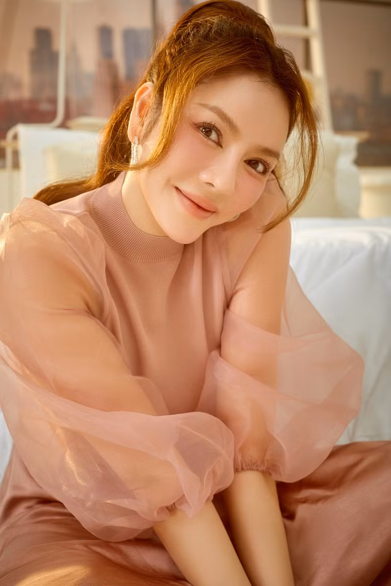 Ly Nha Ky khoe ve dep ngot ngao trong bo anh moi