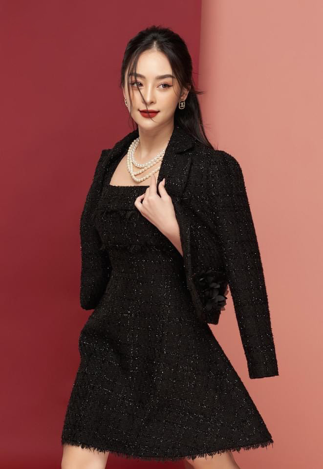 Trước Chi Hoàng, nhiều mẫu ảnh Việt cũng phủ sóng hình ảnh rộng rãi và được báo giới nước bạn săn lùng với nhan sắc xinh đẹp, nóng bỏng như: Elly Trần, Khả Ngân, Jun Vũ, Chi Pu...