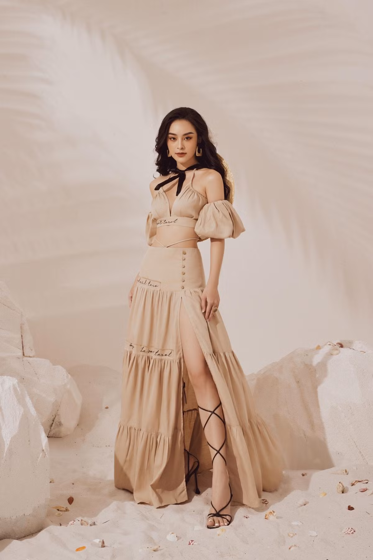 Hy vọng với sự yêu mến của truyền thông quốc tế, Chi Hoàng sẽ có thêm những bước tiến mới trong sự nghiệp.