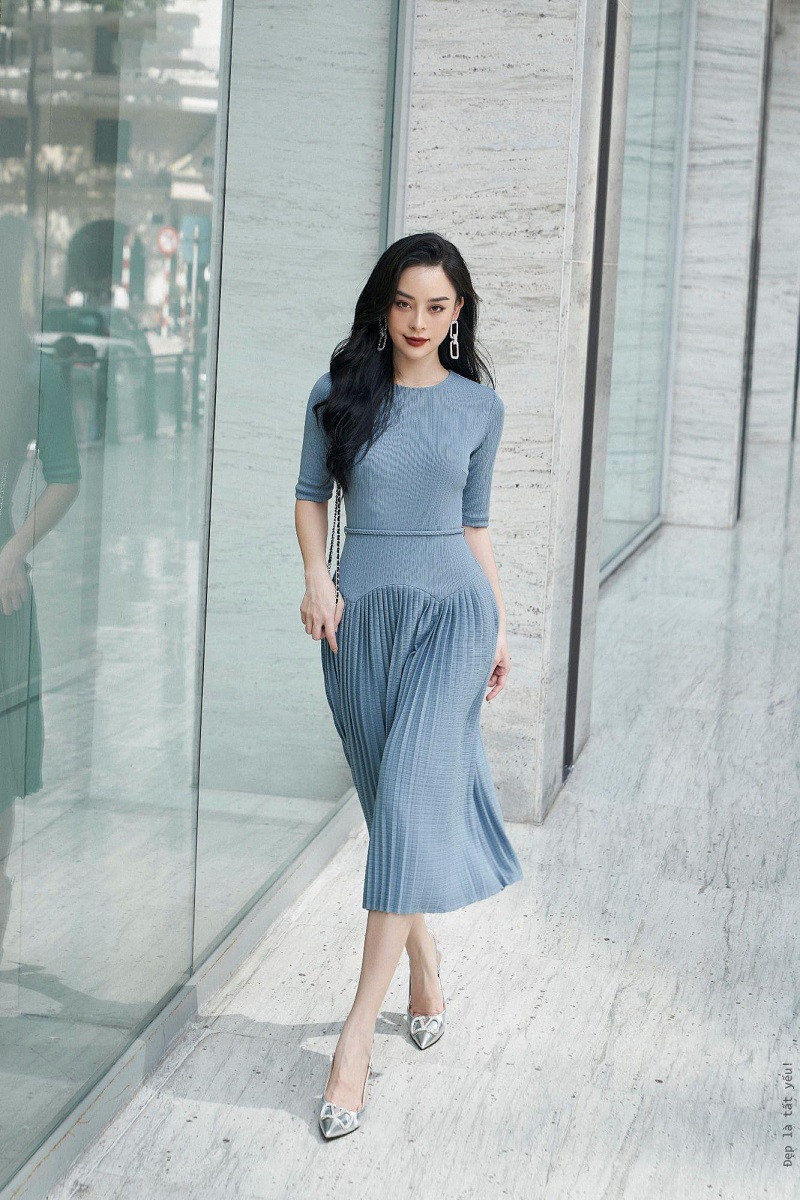 Trong bài báo với tiêu đề: "Gương mặt điện ảnh của 'ngọc nữ lookbook không tuổi Việt Nam' có thần thái không kém sao hạng A Thái”, Bangkok Today dành cho nàng mẫu ảnh sinh năm 1992 đến từ Hà Nội những mỹ từ như “ngọc nữ lookbook không tuổi” hay “biểu tượng lookbook 9x”.