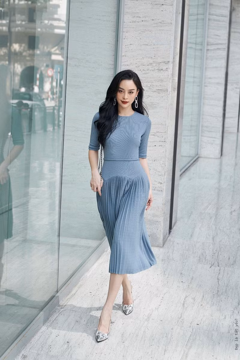 Trong bài báo với tiêu đề: "Gương mặt điện ảnh của 'ngọc nữ lookbook không tuổi Việt Nam' có thần thái không kém sao hạng A Thái”, Bangkok Today dành cho nàng mẫu ảnh sinh năm 1992 đến từ Hà Nội những mỹ từ như “ngọc nữ lookbook không tuổi” hay “biểu tượng lookbook 9x”.