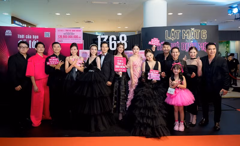 Diệp Bảo Ngọc chia sẻ: “Khi quay phim, anh Lý Hải coi mọi người như anh em trong nhà vậy đó. Còn kỷ niệm đáng nhớ nhất thìLật mặt 6: Tấm vé định mệnhlà lần đầu tiên mình được đóng vai sống lênh đênh trên ghe. Mình nhớ có một ngày mình say sóng vô cùng nhưng vẫn phải thể hiện là một người vợ luôn hạnh phúc, vui vẻ ở bên chồng”.