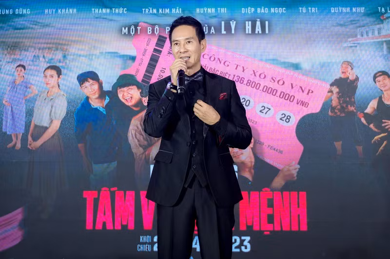 Lý Hải xúc động nói: “Dù Lật mặt ra tới phần 6 rồi nhưng Lý Hải vẫn rất hồi hộp. Những gì Lý Hải có ngày hôm nay đều là nhờ tình yêu thương của khán giả. Lý Hải cũng vừa nhận được một tin vui là dù 3 ngày nữa phim mới công chiếu chính thức nhưng đã bán được gần 70.000 vé. Lý Hải xin cám ơn tình cảm của mọi người từ khi mình còn là ca sĩ tới giờ là đạo diễn, nhà sản xuất”. Anh cũng gửi lời cảm ơn các đơn vị đã đồng hành trong suốt quá trình thực hiện bộ phim.