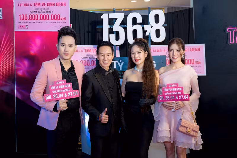 Ca sĩ Nguyên Vũ góp mặt tại sự kiện ra mắt phim.