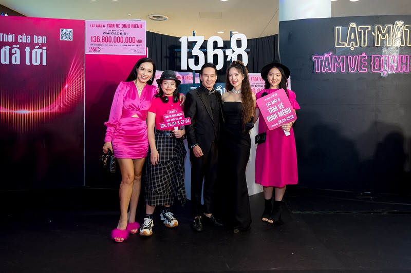 Siêu mẫu Thúy Hạnh nổi bật tại sự kiện ra mắt phim "Lật mặt 6".