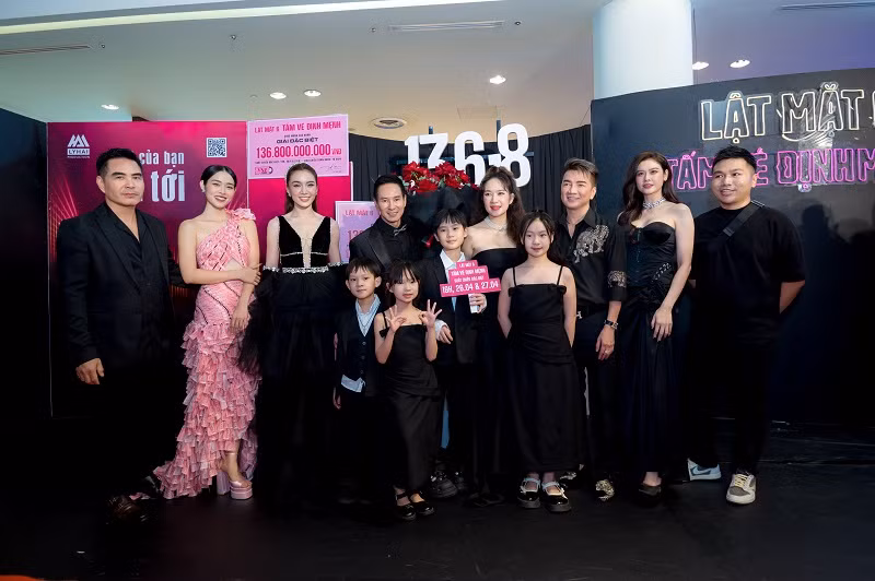 Nhiều ngôi sao lớn trong showbiz Việt đã đến chung vui với vợ chồng Lý Hải - Minh Hà và ê-kíp như: Trường Giang, Quyền Linh, siêu mẫu Thúy Hạnh, ca sĩ Nguyên Vũ, Đàm Vĩnh Hưng, Trương Quỳnh Anh, Nguyên Vũ, Quách Tuấn Du, Thân Thúy Hà, Steven Nguyễn, Kiều Trinh, Quang Minh, Cát Tường, Mỹ Uyên, Đức Hải, đạo diễn Charlie Nguyễn, Cao Minh Đạt, Huỳnh Đông, Tường Vy…