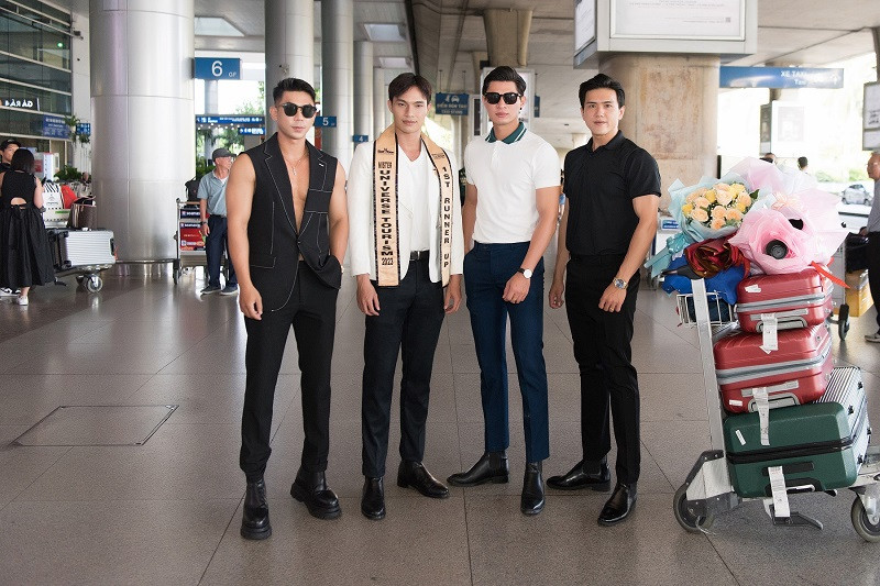 Ngay từ rất sớm, Á vương Phùng Phước Thịnh, Á vương Châu Á 2022 Phạm Văn Quốc, người mẫu kiêm huấn luyện viên thể hình Ngô Hoàng Lĩnh, NTK Huy Doãn cũng ra chờ đón tân á vương trở về.