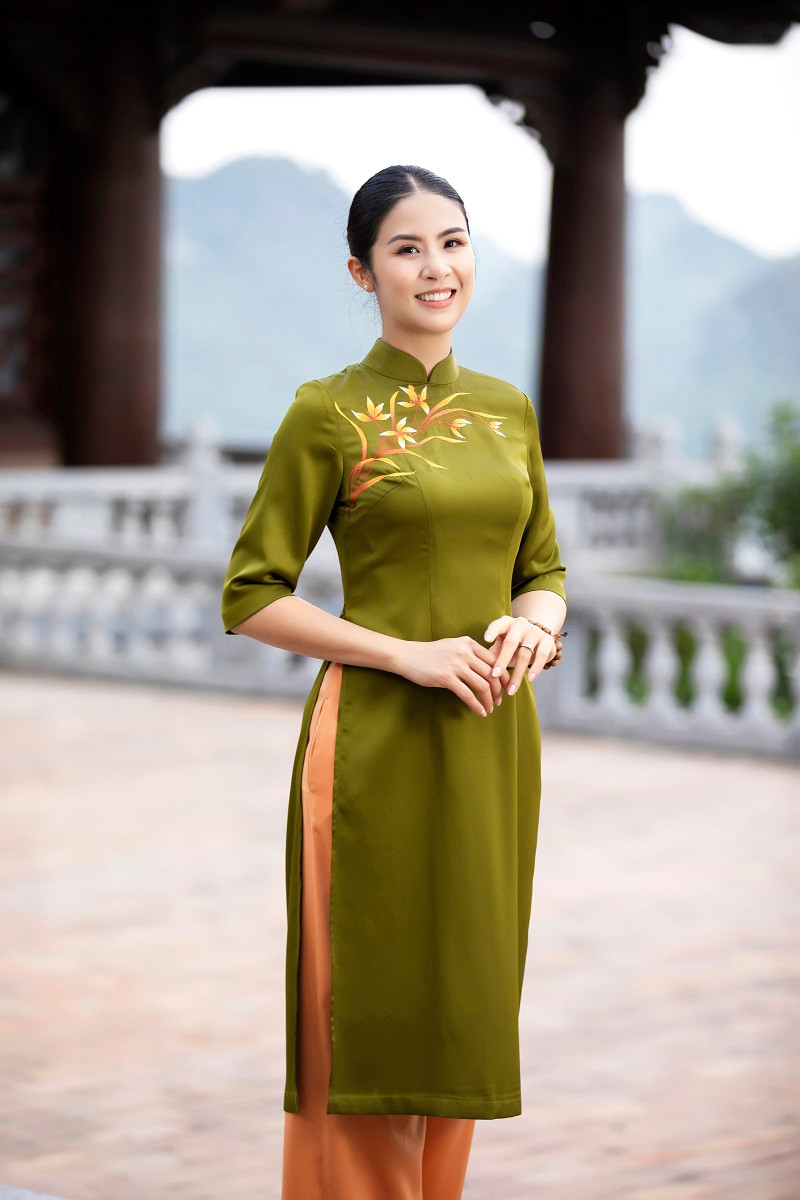 Xuất hiện trong bộ ảnh mới, Hoa hậu Ngọc Hân ghi điểm với nhan sắc rạng rỡ.