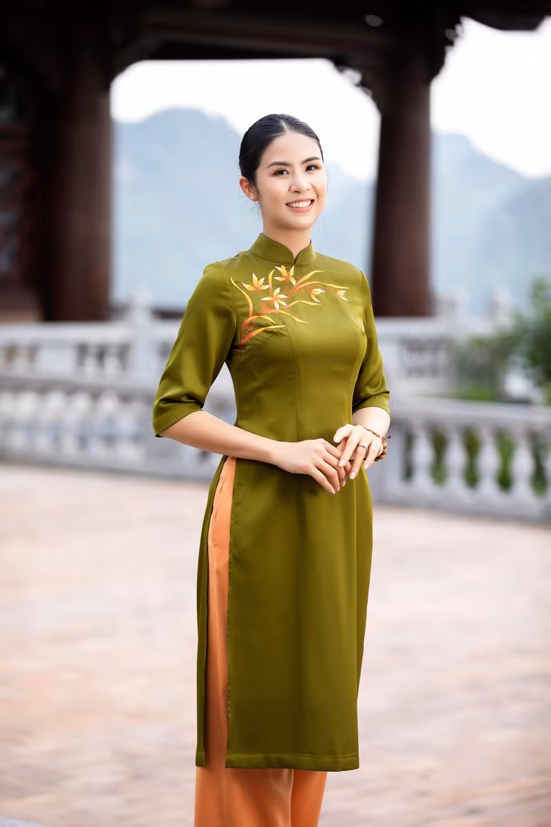 Xuất hiện trong bộ ảnh mới, Hoa hậu Ngọc Hân ghi điểm với nhan sắc rạng rỡ.