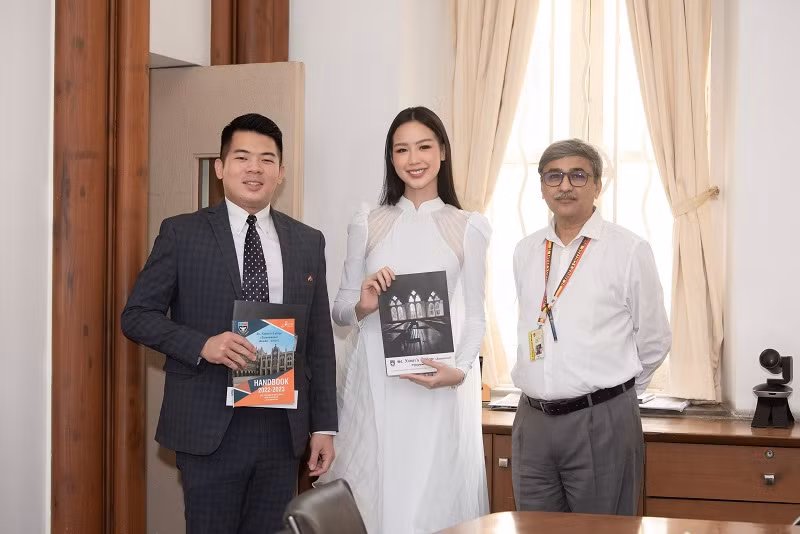 Buổi diễn thuyết của Bảo Ngọc còn có sự đồng hành của Phó lãnh sự, Lãnh sự quán Việt Nam tại Mumbai.