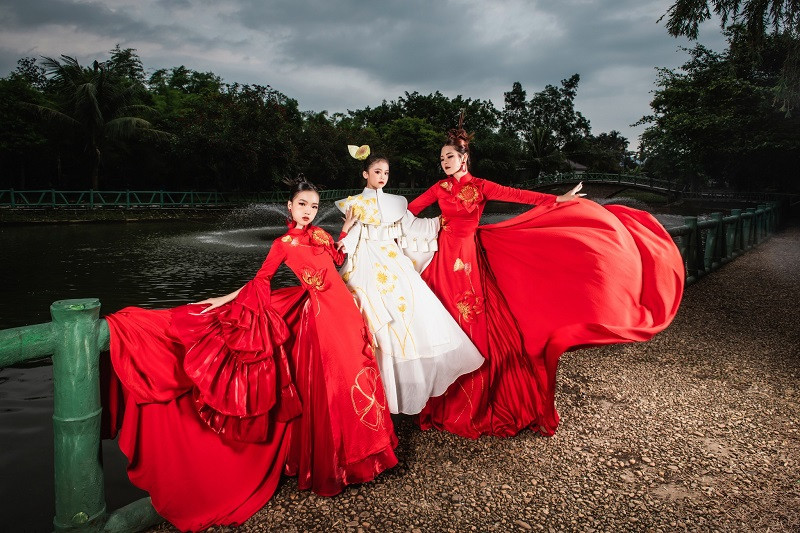 Mẫu nhí Lê Nhã Uyên sinh năm 2014, quê ở Ninh Bình, hiện là học sinh lớp 3D trường Tiểu học Nguyễn Du, Nam Từ Liêm, Hà Nội. Ngoài việc học ở trường, em đang theo học Violin, đồng thời cũng thử sức trong nhiều lĩnh vực khác như thanh nhạc, múa, diễn xuất, catwalk… Nhã Uyên đã đạt nhiều giải thưởng nghệ thuật như: Á hậu 2 Miss Baby Việt Nam 2022, Người mẫu International Kids Model - Vinh danh siêu mẫu nhí năm 2023, Huy chương Vàng Taewondo cấp quận 2022-2023… Bên cạnh hoạt động nghệ thuật tích cực, em còn học rất giỏi.