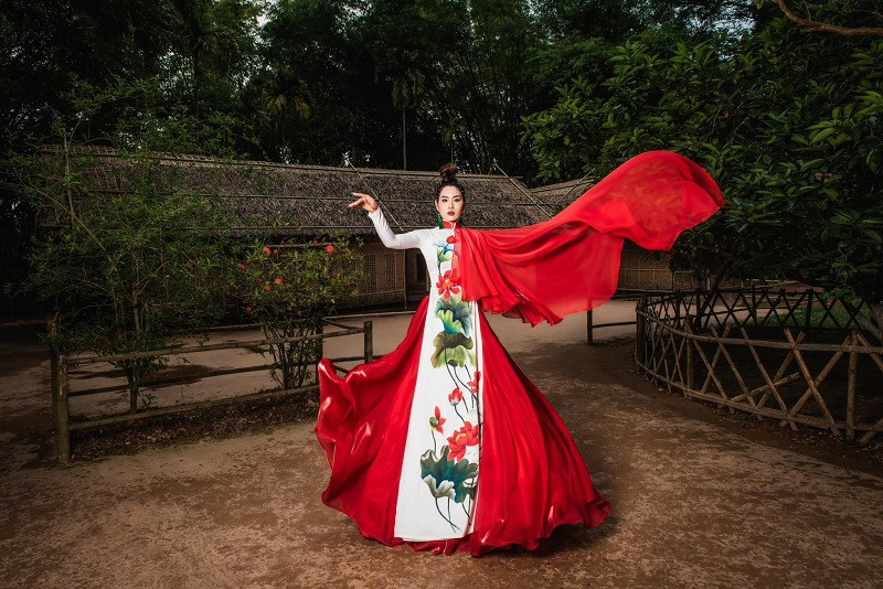 BST áo dài “Sen – Kính dâng Người” là sản phẩm thuộc dự án “Quảng bá Việt Nam 2023” được Thạch Linh khởi xướng nhằm lan tỏa hình ảnh áo dài.