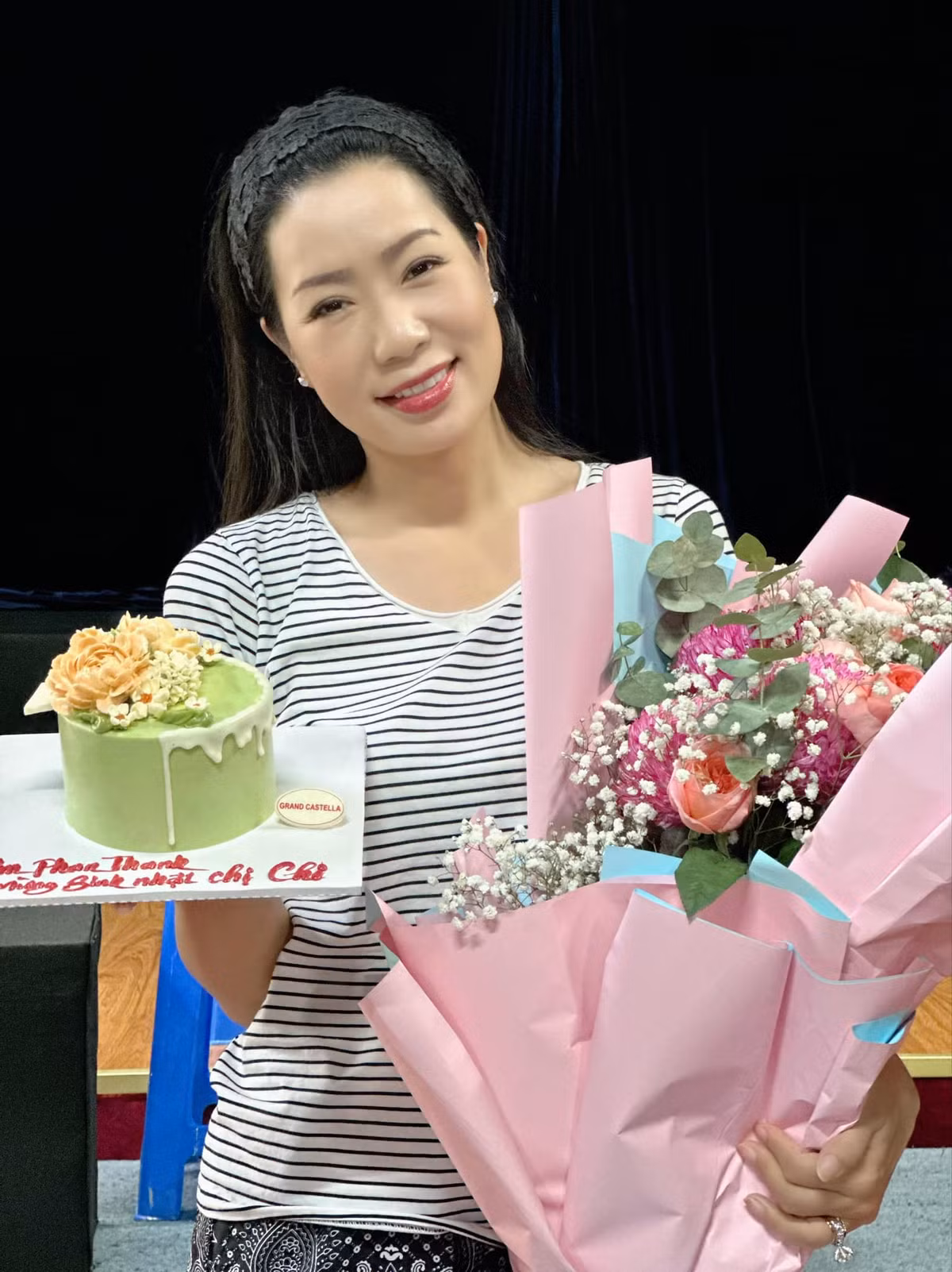 Không chỉ có sự nghiệp thành công, hôn nhân hạnh phúc, Trịnh Kim Chi còn giữ được sắc vóc trẻ trung, xinh đẹp ở tuổi 52.