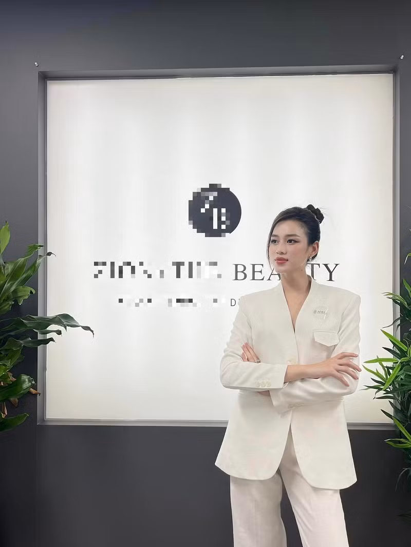 Ngoài ra, Đỗ Hà còn bước chân vào kinh doanh. Người đẹp tiết lộ, cô chuẩn bị trở thành đồng sáng lập cho một thương hiệu spa - thẩm mỹ tại Hà Nội.