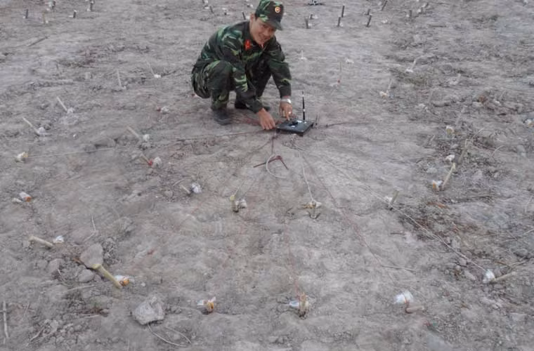 Kiểm tra độ nhạy tín hiệu của thiết bị điều khiển nổ.