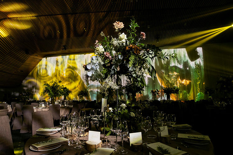 Vì muốn lễ cưới có được sự riêng tư tuyệt đối, cô dâu chú rể khéo léo từ chối hỗ trợ phóng viên tác nghiệp bằng bức thư xin lỗi và cảm ơn.