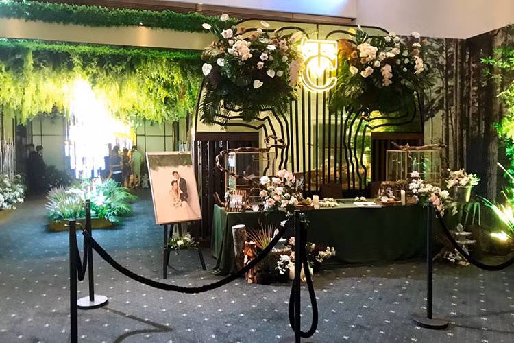 Theo nguồn tin của Zing, Cường Đô la và Đàm Thu Trang chuẩn bị cho hôn lễ trong hơn một năm. Chú rể là người chủ động theo đuổi cô dâu sau khi gặp cô tại quán cà phê mà cả 2 thường ghé qua.