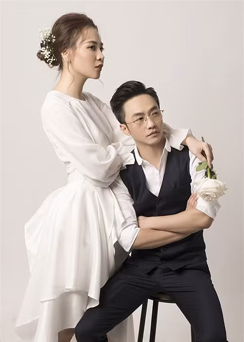 Theo Thời đại plus, chiếc váy quan trọng nhất sẽ được giữ bí mật và khi nào đến giây phút quan trọng nhất chú rể Cường Đô la mới được biết.