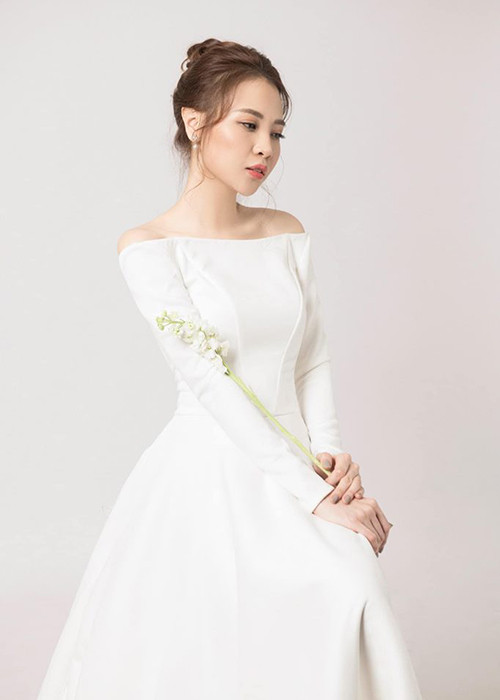 Một mẫu váy cưới tối giản, nhẹ nhàng hợp với tính cách của Đàm Thu Trang.