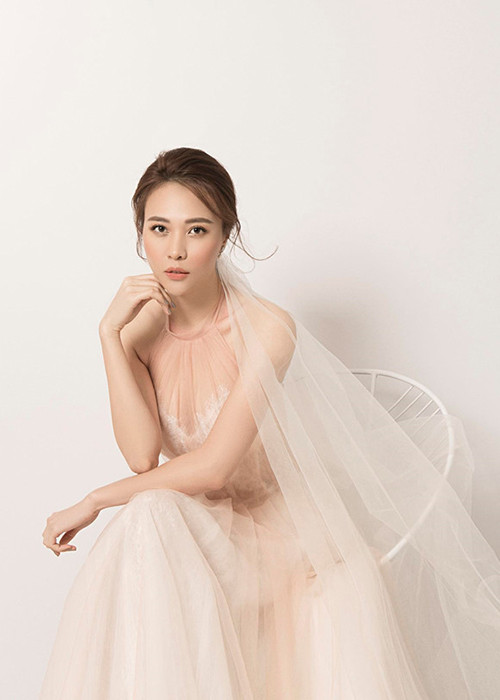 Chiếc váy cưới này cũng được đặt riêng cho Đàm Thu Trang.