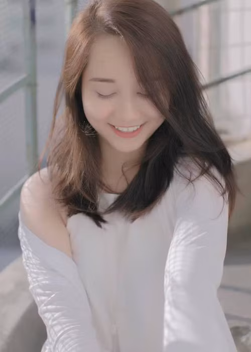 Nữ diễn viên sinh năm 1998 luôn xuất hiện với hình ảnh dịu dàng.