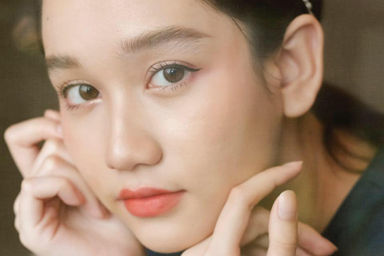 Được biết, ngay từ lần đầu diễn thử vai Hà Lan, cô đã khiến đạo diễn Victor Vũ phải bật dậy khỏi ghế ngồi vì phấn khích.