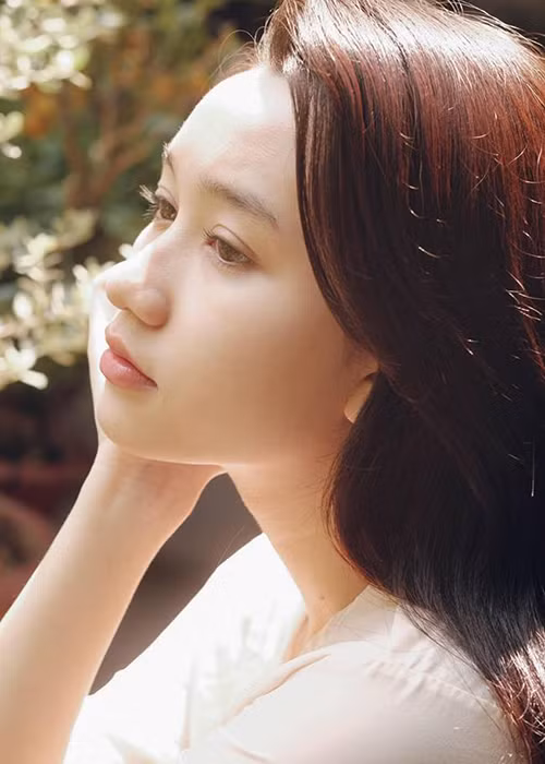 Ở đời thường, Trúc Anh thường lựa chọn trang phục khá kín đáo.