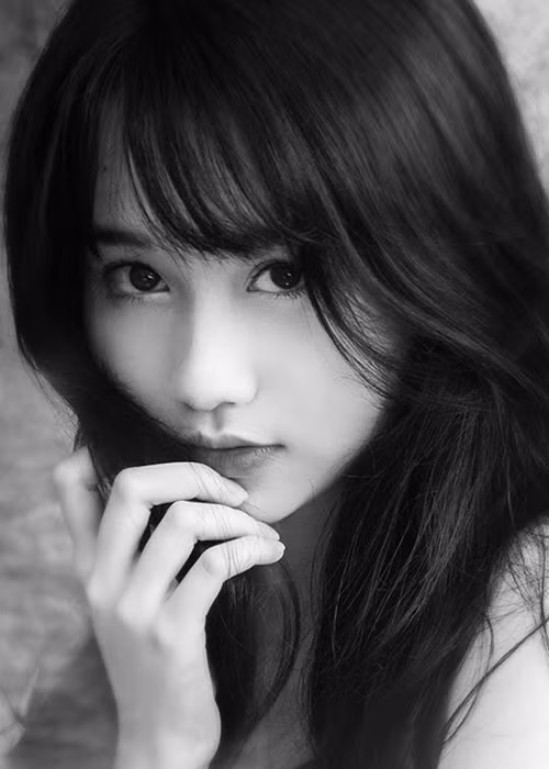 Với ngoại hình xinh đẹp, Trúc Anh vào vai nữ chính của "Mắt biếc" khiến fan thích thú.