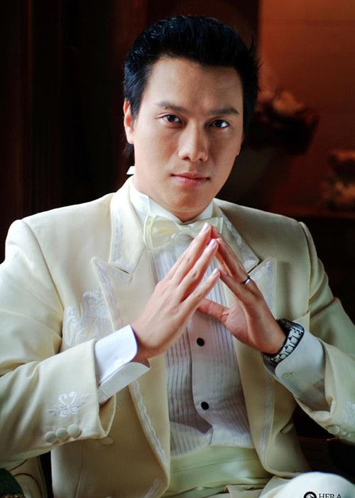 Vẻ ngoài nam tính ngời ngời của Việt Anh giúp anh dễ dàng nhập vai công tử sành điệu, ăn chơi, lạnh lùng.