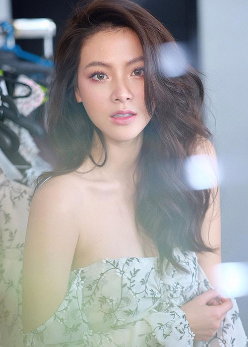 Xinh đẹp, nổi tiếng nhưng Nira của "Chiếc lá cuốn bay" vướng không ít ồn ào đời tư từ scandal nghiện ngập đến lùm xùm lộ clip nhạy cảm.