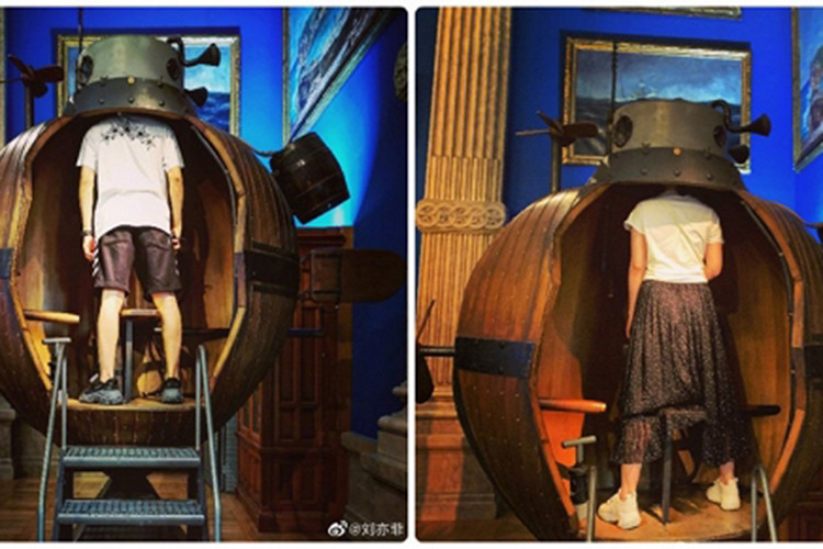 Mới đây, Lưu Diệc Phi đăng tải loạt ảnh tham quan triển lãm tranh. Đáng chú ý, qua loạt ảnh này, nữ diễn viên bị phát hiện đi giày đôi với nhiếp ảnh Lưu Kiện An.