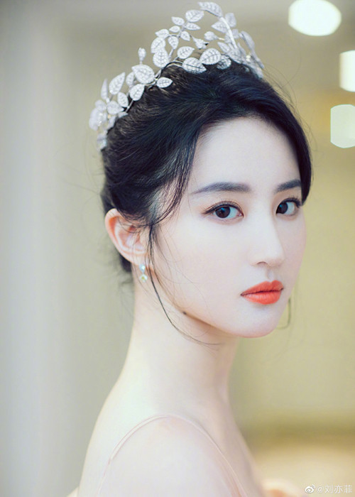 Cuối năm 2017, báo chí xứ Trung đăng tải thông tin Song Seung Hun - Lưu Diệc Phi chia tay.