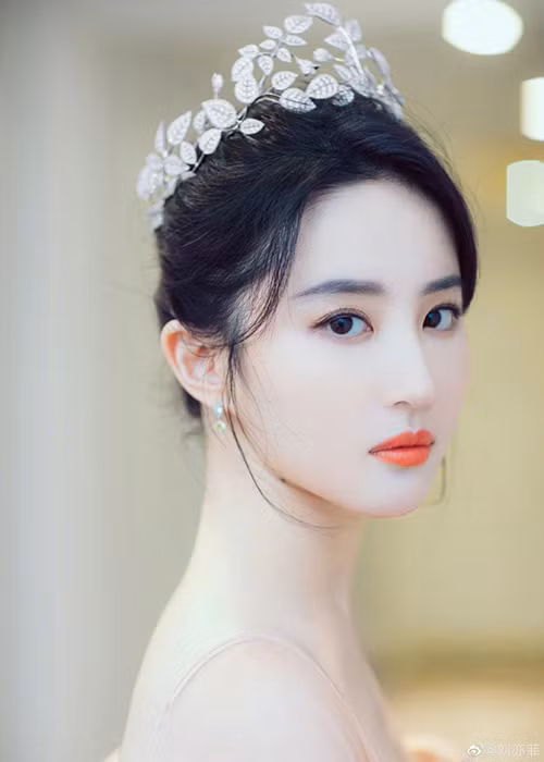 Cuối năm 2017, báo chí xứ Trung đăng tải thông tin Song Seung Hun - Lưu Diệc Phi chia tay.