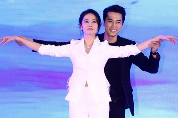 Lưu Diệc Phi vốn từng hẹn hò Song Seung Hun sau khi đóng chung phim "Tình yêu thứ ba" phát sóng năm 2015.