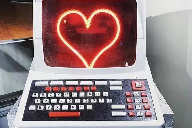 Gần đây khi Lưu Diệc Phi công tác tại Monaco, Lưu Kiện An đăng tải hình ảnh trái tim trên Instagram kèm đánh dấu địa điểm Monaco.