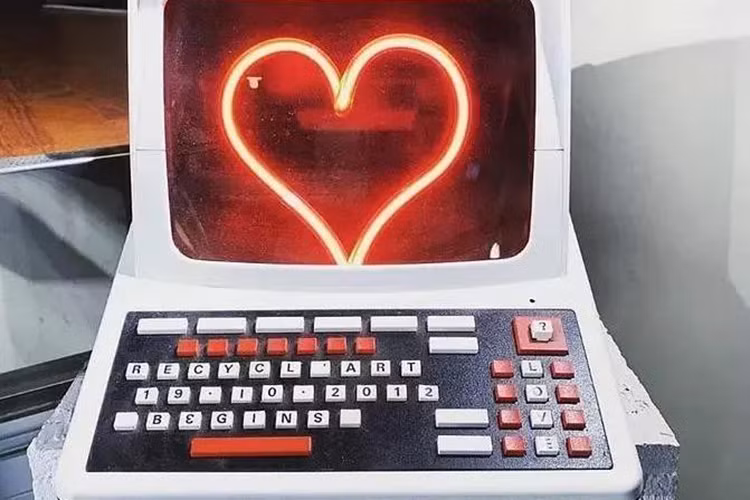 Gần đây khi Lưu Diệc Phi công tác tại Monaco, Lưu Kiện An đăng tải hình ảnh trái tim trên Instagram kèm đánh dấu địa điểm Monaco.