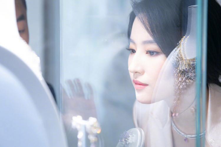 Theo công ty quản lý, Lưu Diệc Phi và Song Seung Hun chia tay không phải vì lý do chính phủ Trung Quốc cấm vận nghệ sĩ Hàn.