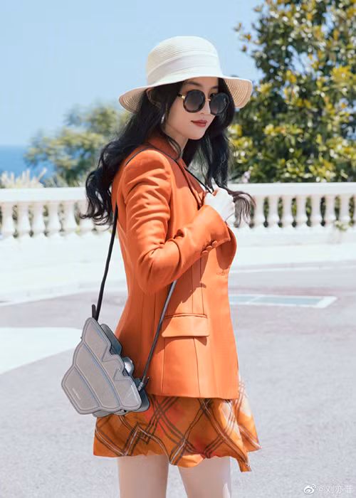 Một số fan cho rằng Lưu Kiện An là nhiếp ảnh gia nên chuyện anh thân thiết với Lưu Diệc Phi là bình thường.