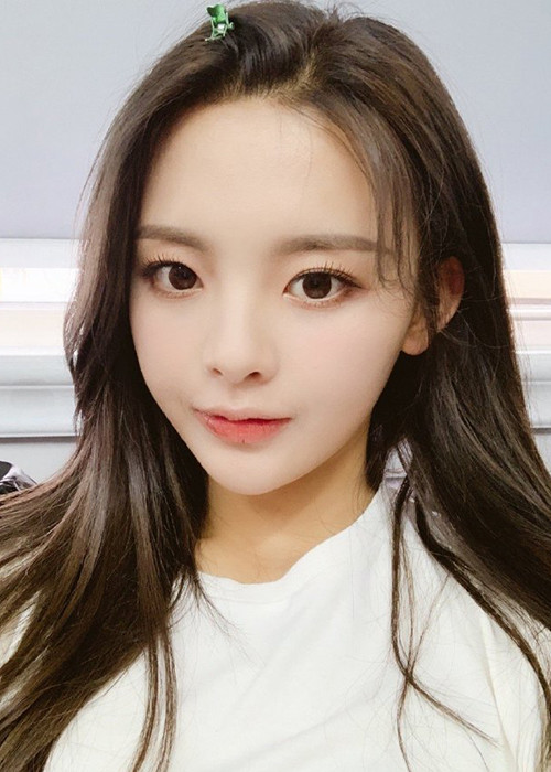 Dương Siêu Việt cố gắng cải thiện giọng hát, vũ đạo nhưng vẫn chưa thoát mác thảm họa.